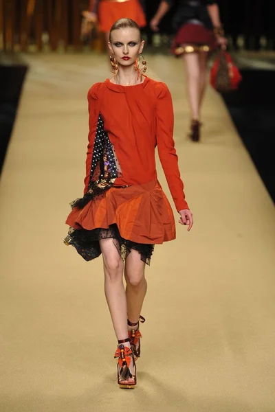Look 3